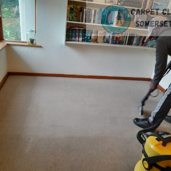 Carpet cleaning Somerset West team at work.